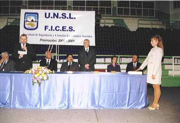 Toma de Juramento por el Decano de la FICES