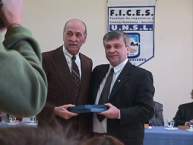 Entrega de Recordatorio a miembros Pro-Facultad