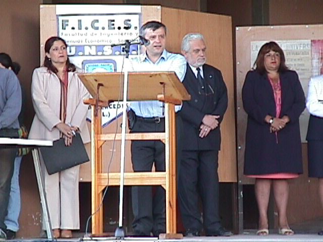 ingreso2002/decano-gr.jpg